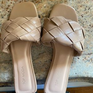 NEVER WORN TOM MODA SANDALS